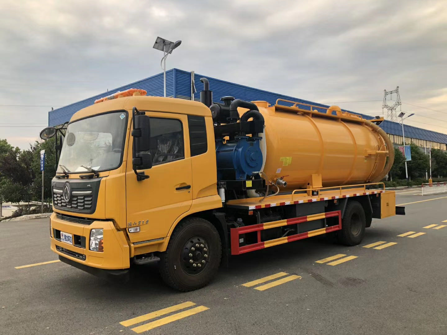 東風天錦15方清洗吸污車實力究竟幾何？