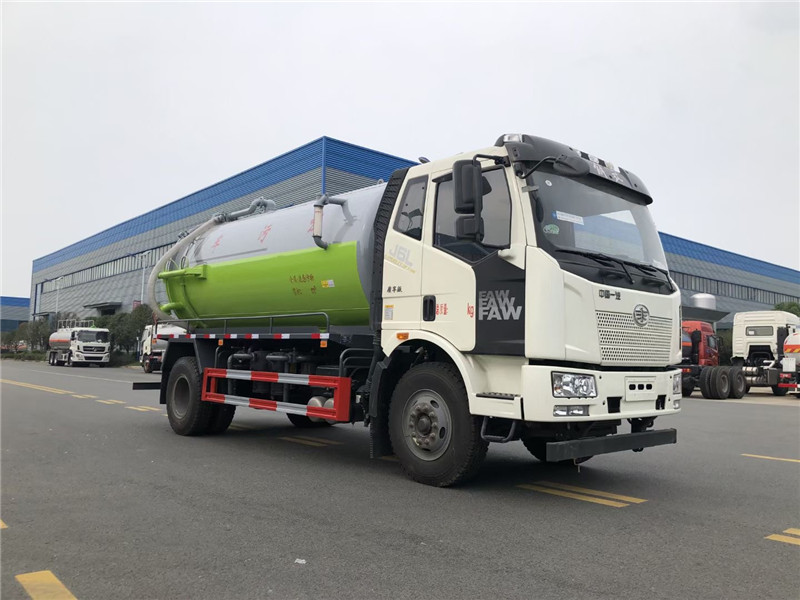 解放吸污車打通規模養殖場糞污資源化利用最后一公里