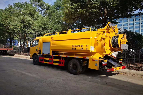 東風吸污車清洗吸污車“吸污大法”運籌帷幄助力城市管道暢清