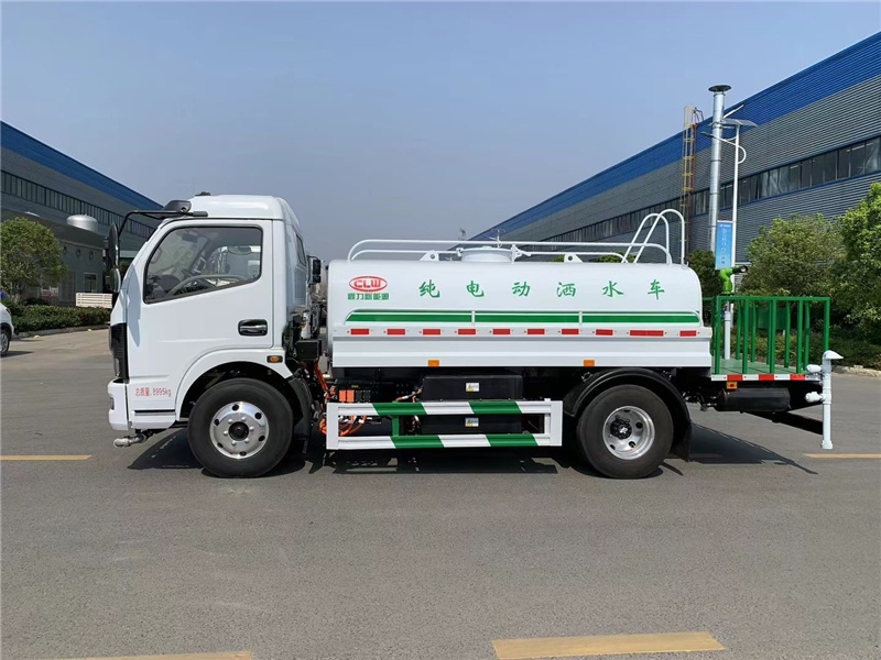 程力純電動灑水車助力城市環衛，隨著藍天保衛戰的推進，環保治理的深入，城市對于優質灑水車的需求不斷擴大