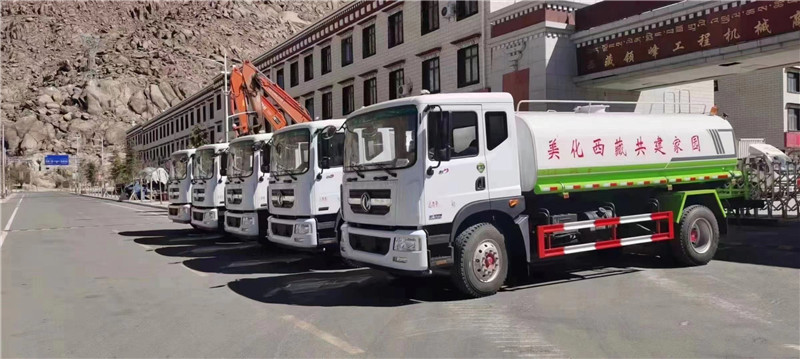 美化西藏共建家園，程力東風(fēng)多利卡15方灑水車已順利到達(dá)西藏