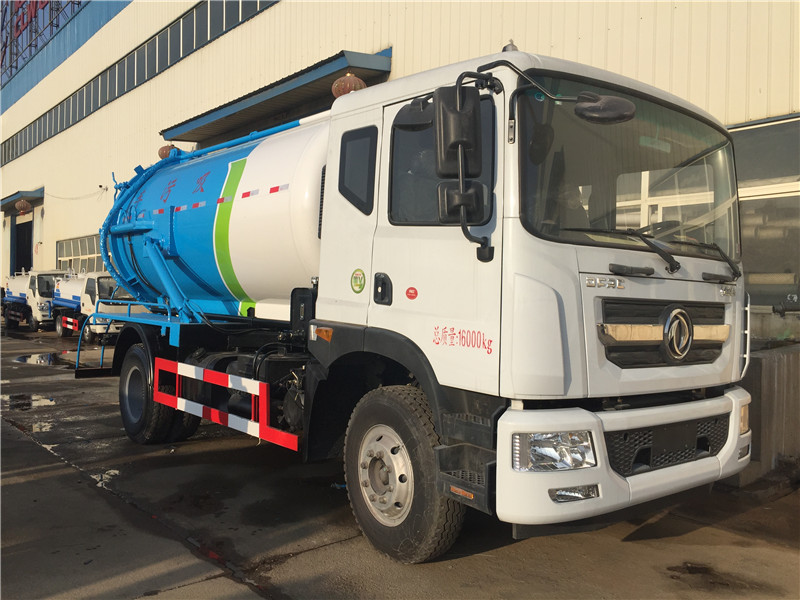 東風出品淤泥清理運輸車通過高壓水產(chǎn)生的強大壓力沖開被堵塞的管道