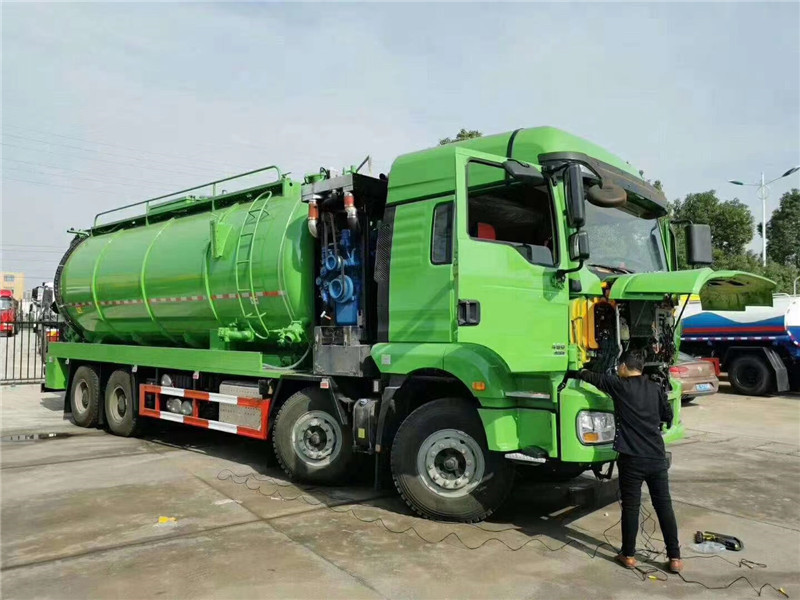 陜汽德龍前四后八國六清洗吸污車外觀個(gè)性時(shí)尚，內(nèi)在配置齊全