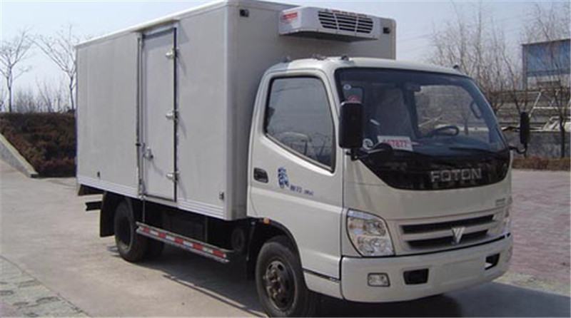 國六東風小霸王冷藏車箱體采用先進的木質工藝，斷橋隔熱技術