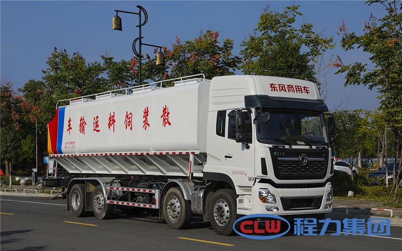 東風天錦散裝飼料運輸車集運輸和輸送為一體的新產品