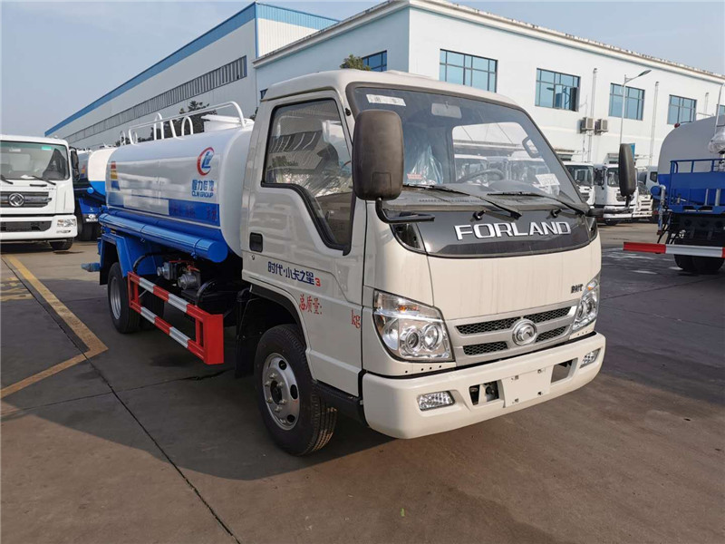 東風12方D3底盤灑水車裝有衛星定位功能，一款多功能市政環衛灑水車