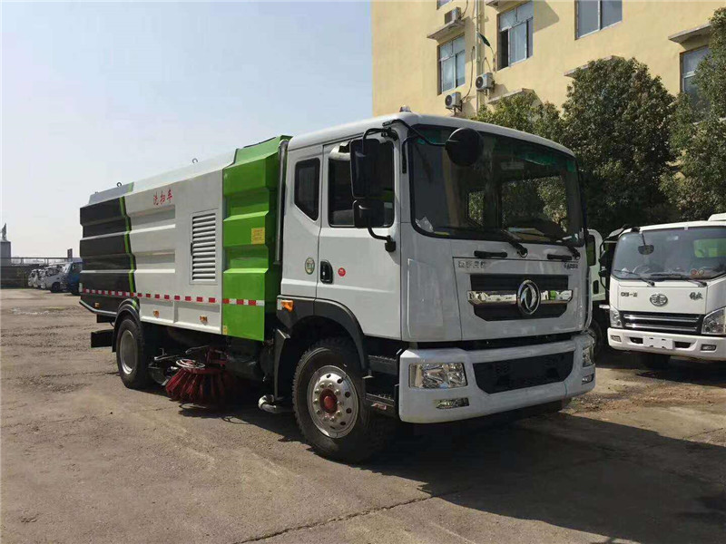 東風福瑞卡5方掃路車是戶外環(huán)境下使用的新型清掃設備