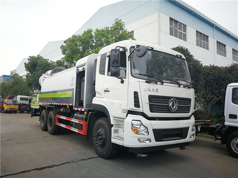 東風天錦抑塵車射程可達28米，調(diào)直沖狀、大雨、中雨、毛毛雨