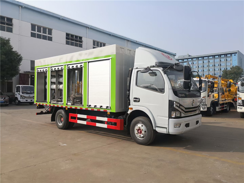 東風(fēng)天錦清洗吸污車吸污罐體材質(zhì)的是優(yōu)質(zhì)8mm武鋼碳鋼板材