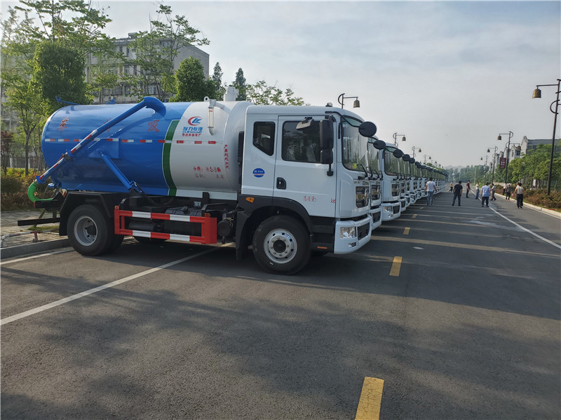 東風途逸國六吸糞車主要為城鄉(xiāng)環(huán)衛(wèi)部門抽吸和運送糞便及其它污水