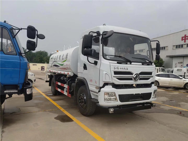 東風天錦多功能抑塵車可360度搖控旋轉(zhuǎn)，達到全方位大面積精準噴霧