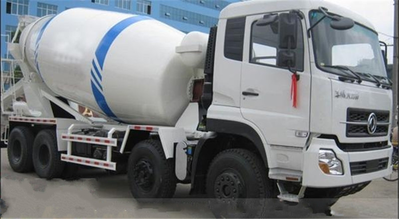 東風(fēng)福瑞卡國六水泥攪拌車罐體材料采用高強度耐磨合金鋼錳鋼