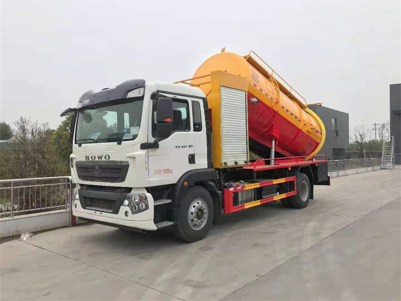 單橋之王：單橋豪沃清洗吸污車， 大馬力、勁大、省油、高顏值