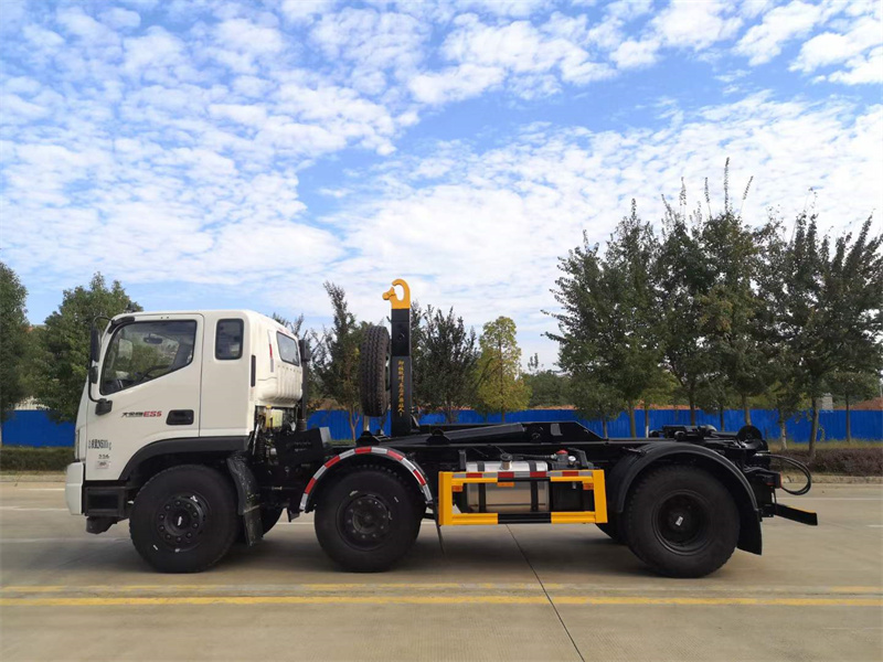 福田瑞沃大金剛3軸鉤臂垃圾車持續熱銷中！