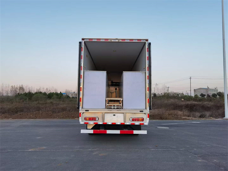 運(yùn)輸活魚海鮮專用冷藏車，給您的鮮活魚蝦安個(gè)家吧