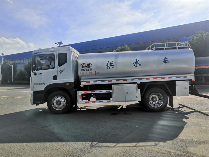 專業(yè)生產(chǎn)不銹鋼運水車、供水車、奶罐車等