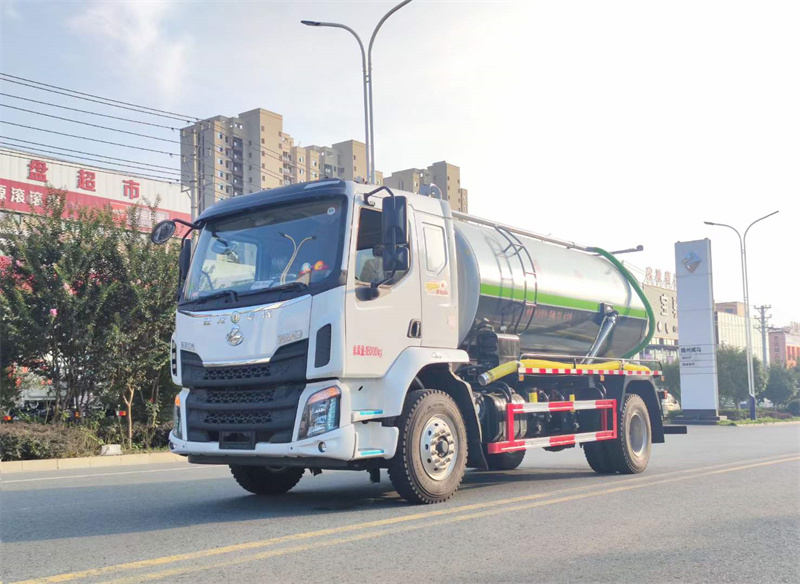 東風柳汽13方吸污車